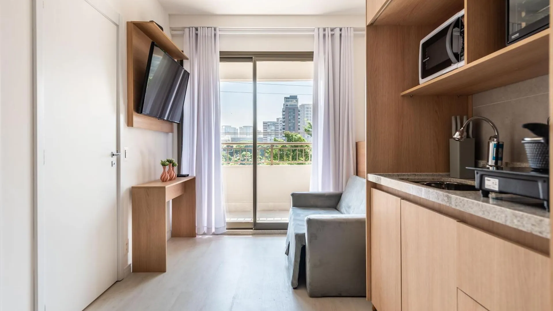 Premium Campo Belo, Fast Wi-Fi , Wide, Illuminated Apartment Sao Paulo