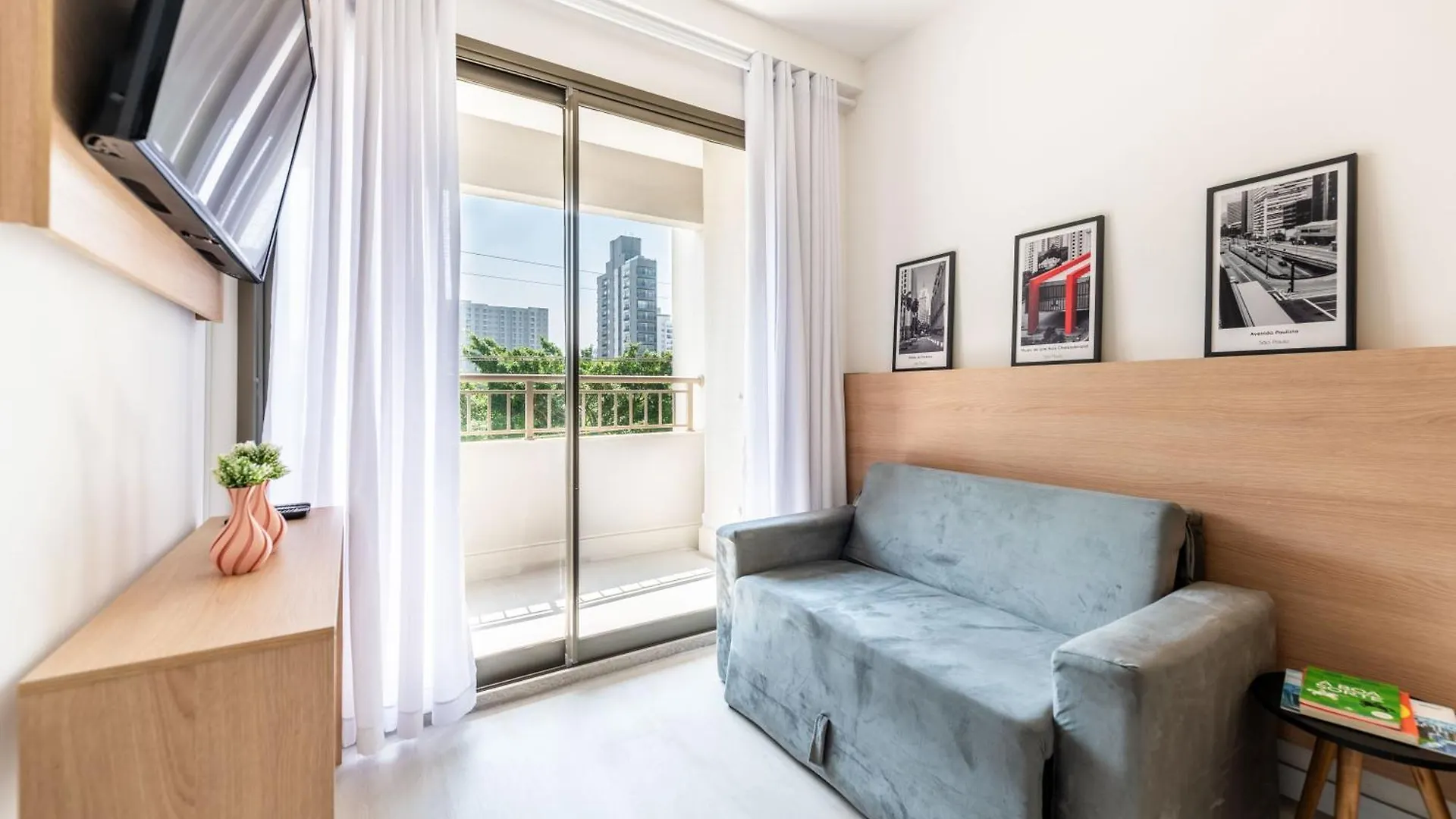 Premium Campo Belo, Fast Wi-Fi , Wide, Illuminated Apartment Sao Paulo