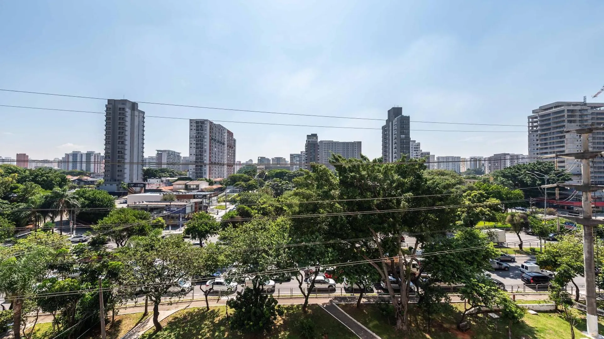 Premium Campo Belo, Fast Wi-Fi , Wide, Illuminated Apartment Sao Paulo