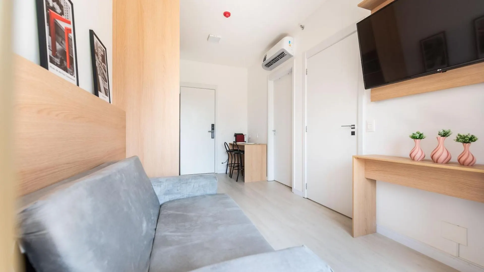 Premium Campo Belo, Fast Wi-Fi , Wide, Illuminated Apartment Sao Paulo