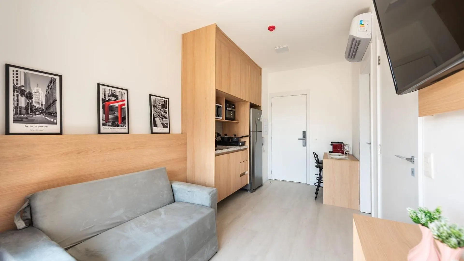 Premium Campo Belo, Fast Wi-Fi , Wide, Illuminated Apartment Sao Paulo
