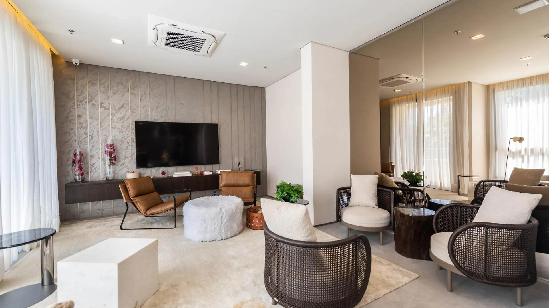 Premium Campo Belo, Fast Wi-Fi , Wide, Illuminated Apartment Sao Paulo